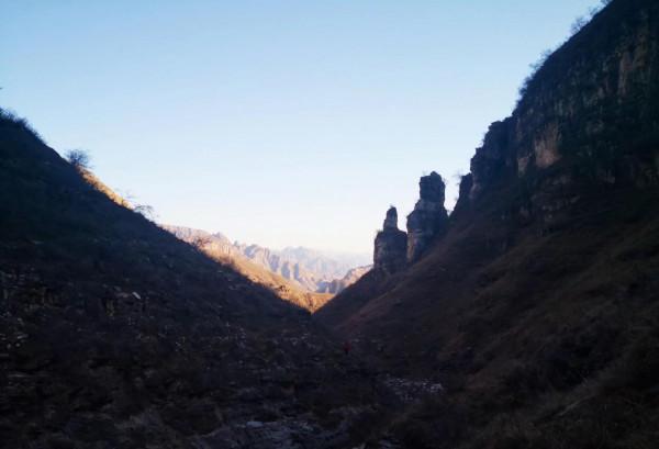 第一次感覺下山路望不到盡頭虐心的菩薩廟環穿 第一次感覺下山路望不到盡頭虐心的菩薩廟環穿