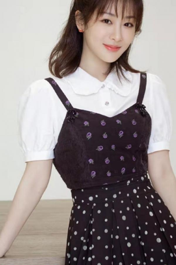衣品提升後的楊紫太好看，泡泡袖配波點裙，甜美氣質加倍