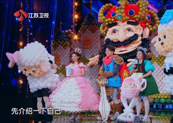 《點贊！達人秀》的評委不同以往，嚴肅派謝霆鋒，萌噠噠鄧紫棋