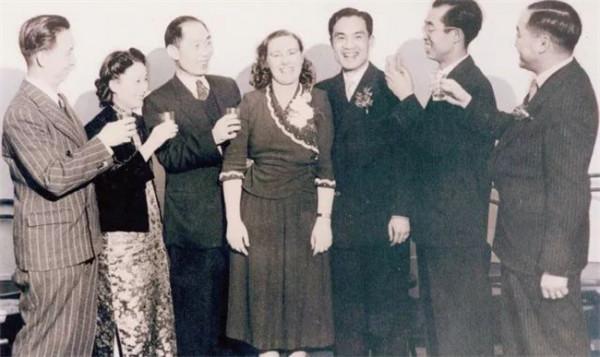 周總理去世21年後,銀行查賬發現他名下有1.2萬英鎊,這是誰存的 周總理去世21年後,銀行查賬發現他名下有1.2萬英鎊,這是誰存的