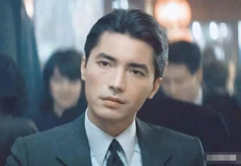 再高的名氣都會過去，明星晚年照樣落寞，有的孤獨到認樹為祖宗