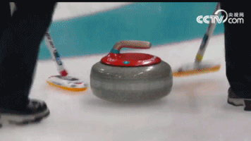 冰壺比賽為什麼一直擦地？
