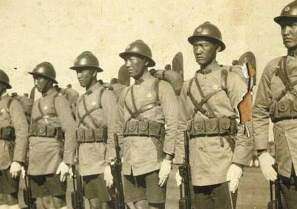 1945年滇軍入越受降,老兵回憶:隨便使喚,不睡覺他們也得幹完活 1945年滇軍入越受降,老兵回憶:隨便使喚,不睡覺他們也得幹完活