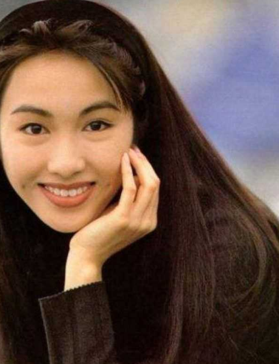 絕了！這九個酒窩女星無人爭鋒，一顰一笑都超甜，整不出的靈動