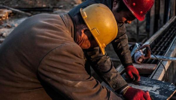 一邊是延遲退休，一邊是禁用xx歲工人，農民工要咋辦？