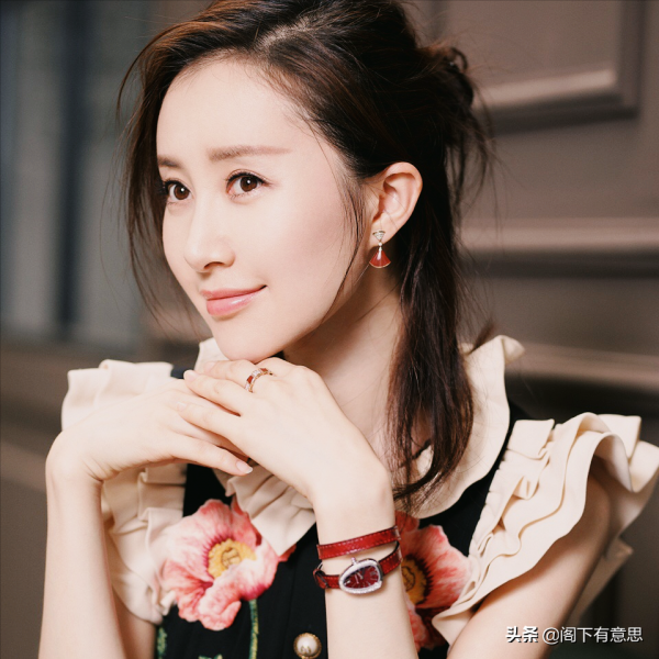 做演員的時候很成功,做網紅也是很成功的80後女演員 做演員的時候很成功,做網紅也是很成功的80後女演員