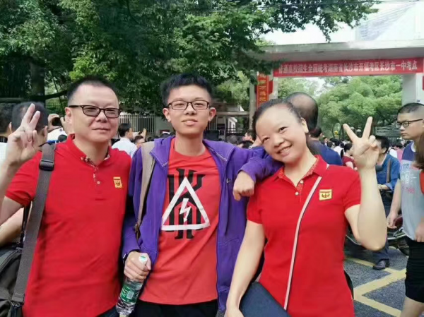 在國際頂刊發封面文章，他是“能成就導師的學生”