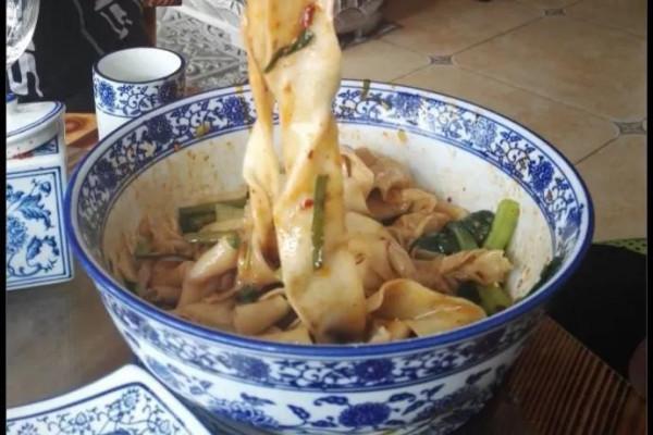 風靡一時的陝西“biangbiang面”，為啥不火了？3個瓶頸已被證實