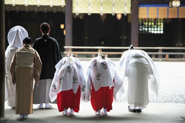 中國人在過臘八節，而日本人卻在過&OpenCurlyDoubleQuote;成人節&rdquo;