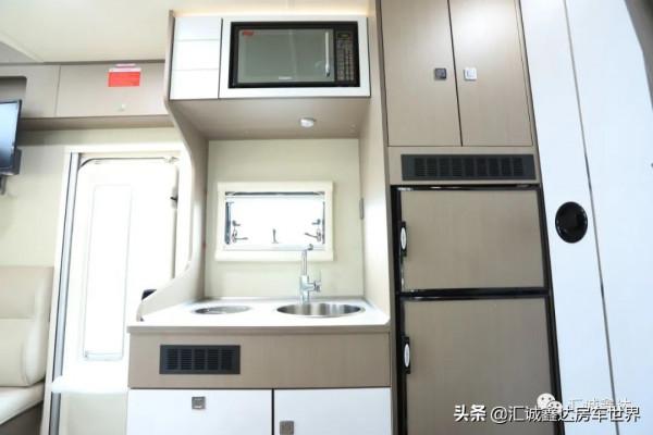 經濟耐用的老年旅行房車!​2.0T雙驅C本即開,還帶5人床和商務座 經濟耐用的老年旅行房車!​2.0T雙驅C本即開,還帶5人床和商務座