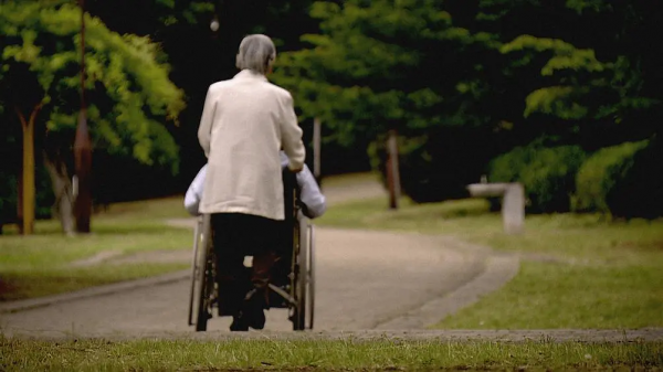 照護生病的家人多年後，我親手殺死了他