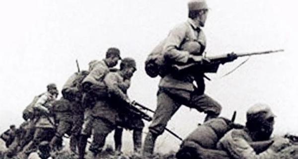 劉鄧12萬大軍一夜之間過黃河天險，蔣介石看過電報後，如殭屍一般