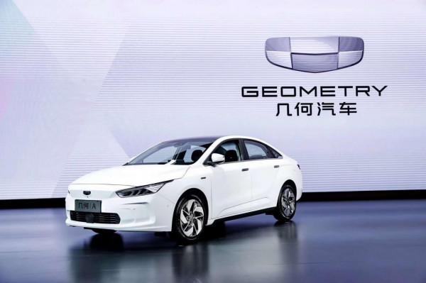 長續航、大空間 這幾款純電轎車選誰更合適？