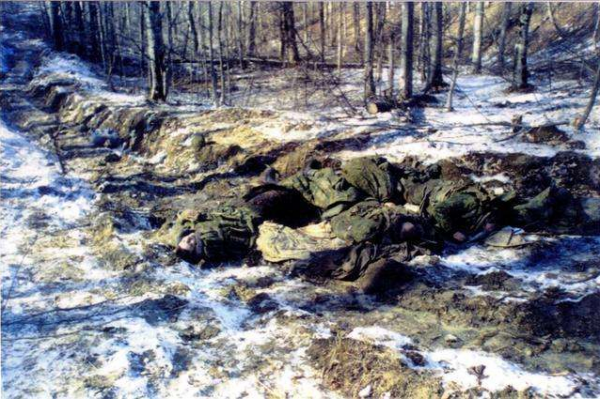 普京大帝為之落淚！俄軍最慘烈一戰，90人血戰2500人叛軍，戰爭片