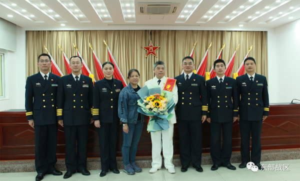 從軍42年的大校“艦艇神醫”,光榮退休 從軍42年的大校“艦艇神醫”,光榮退休