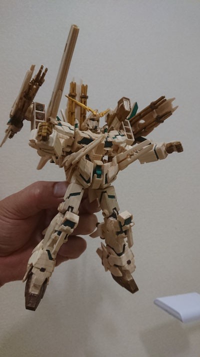 高玩用木材邊角料打造獨角獸高達模型 完成度極高驚呆網友