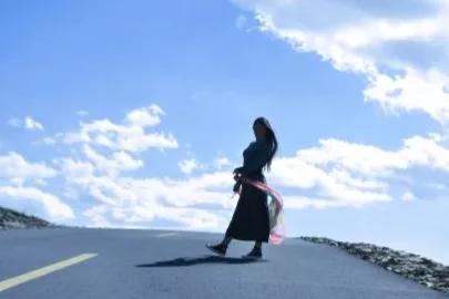 天路，不是嗝屁後進天堂的路；《道德經》，也不是《路德經》