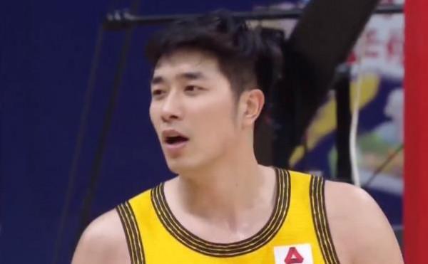 28-17！不愧是冠軍教頭，郭士強給李楠上課，球隊差距明顯