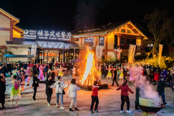 #坐壩壩席,吃刨湯宴,喝苞谷酒#大峽谷女兒寨“刨湯節” #坐壩壩席,吃刨湯宴,喝苞谷酒#大峽谷女兒寨“刨湯節”