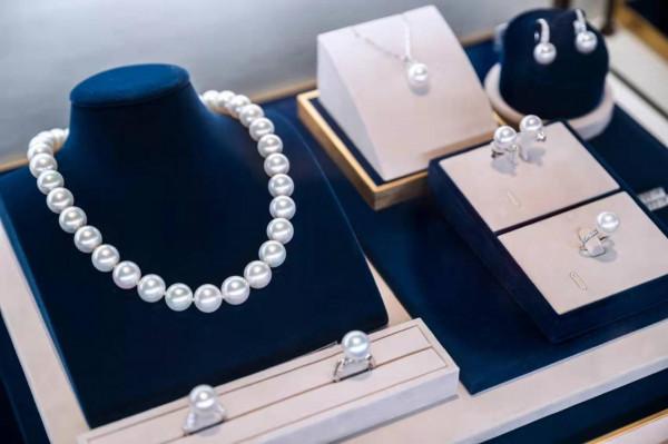 MARNI節日玻璃杯極具文藝氣質,EMPHASIS艾斐詩新作融合工業風丨是日美好事物 MARNI節日玻璃杯極具文藝氣質,EMPHASIS艾斐詩新作融合工業風丨是日美好事物