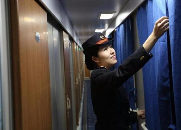 情侶出行,為何偏愛臥鋪而不選更省時的高鐵?乘務員道出“貓膩” 情侶出行,為何偏愛臥鋪而不選更省時的高鐵?乘務員道出“貓膩”