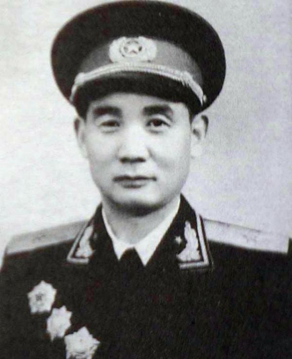 1979年，鄧小平欽點一位將領，擔任北京衛戍區司令，他是誰