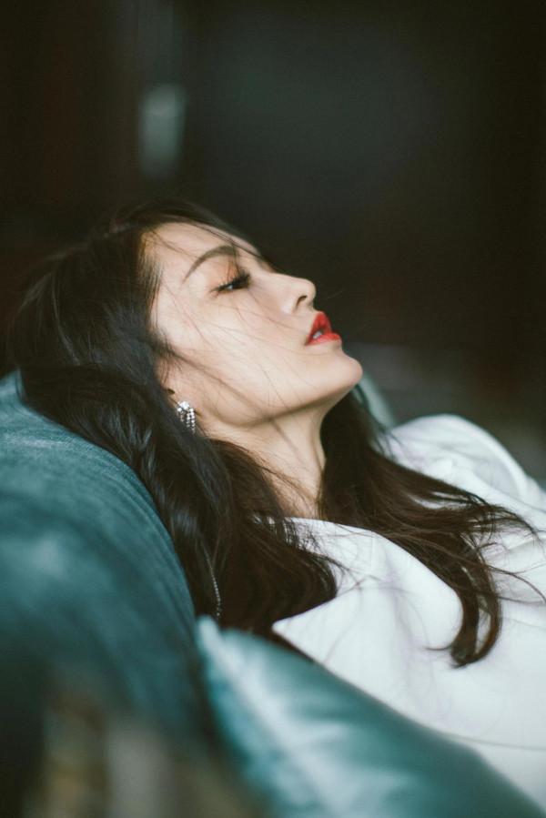 李沁氣若幽蘭冷傲靈動 李沁氣若幽蘭冷傲靈動