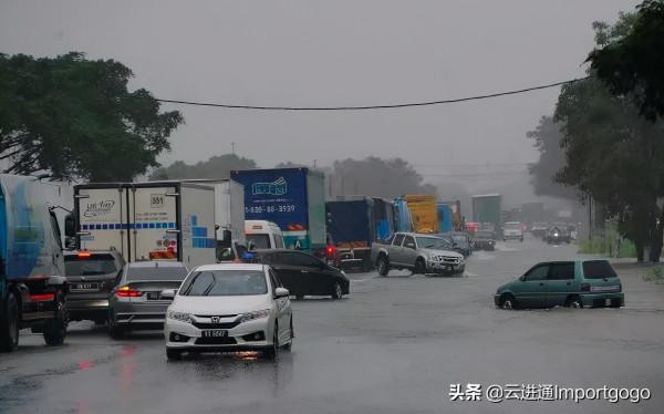 巴生南北區及港口成為重災區,到處汪洋一片!遭遇史上最嚴重水災 巴生南北區及港口成為重災區,到處汪洋一片!遭遇史上最嚴重水災