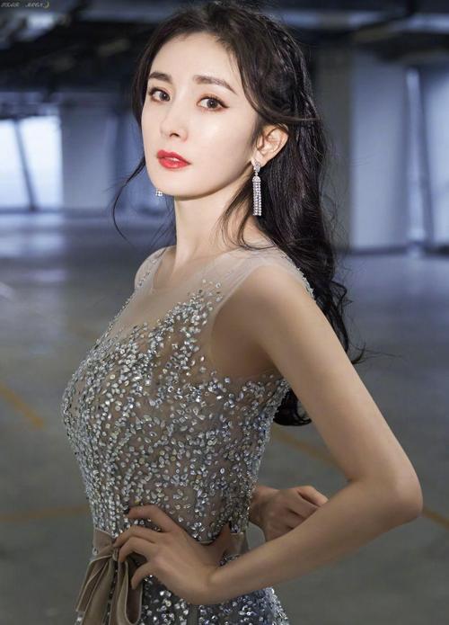 楊冪淡妝也很迷人 楊冪淡妝也很迷人