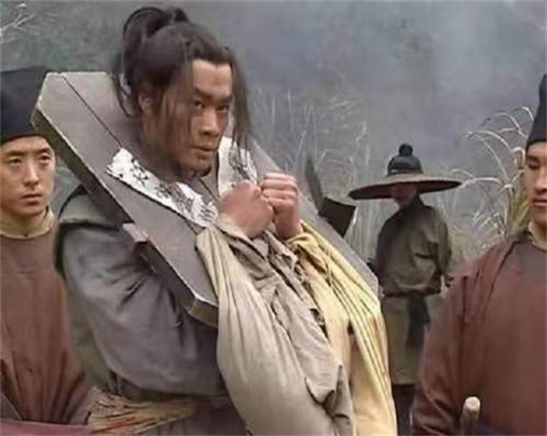 她57歲從軍，60歲入獄，女婿不僅當了國家總理，女兒也是正國級