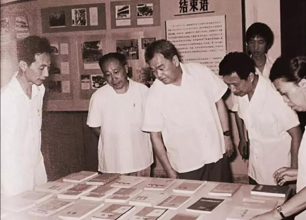 毛致用:曾主政湘贛多年,從副國級位置退休,回鄉帶村民養豬致富 毛致用:曾主政湘贛多年,從副國級位置退休,回鄉帶村民養豬致富