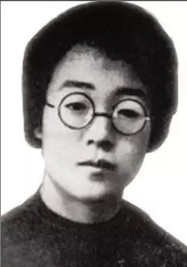 高與石的兩隻象牙戒指 高與石的兩隻象牙戒指