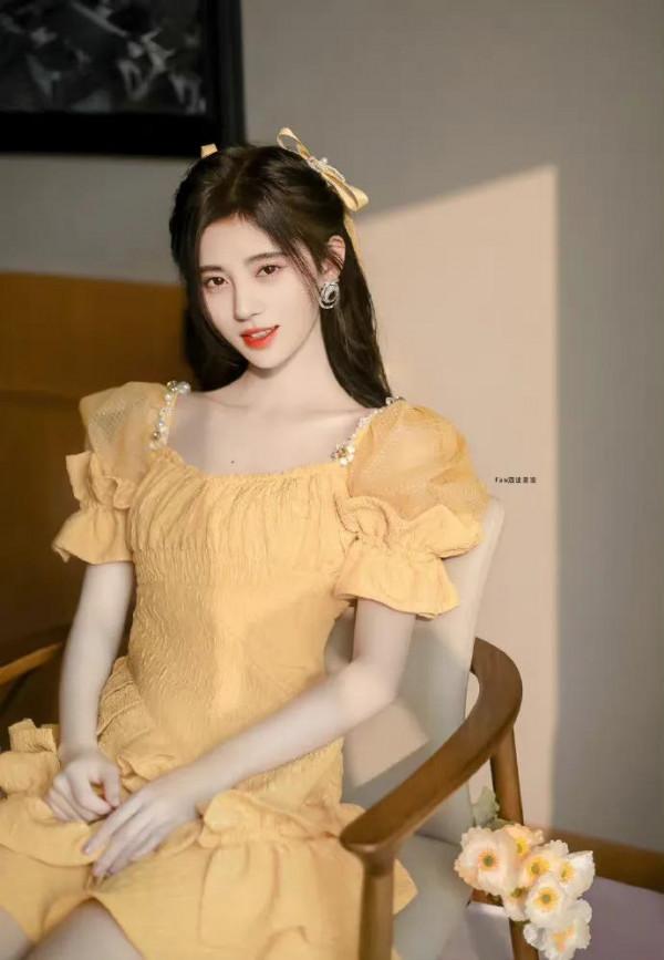 鞠婧禕，人比蜜甜，貌比花更嬌，行你所行，愛你所愛