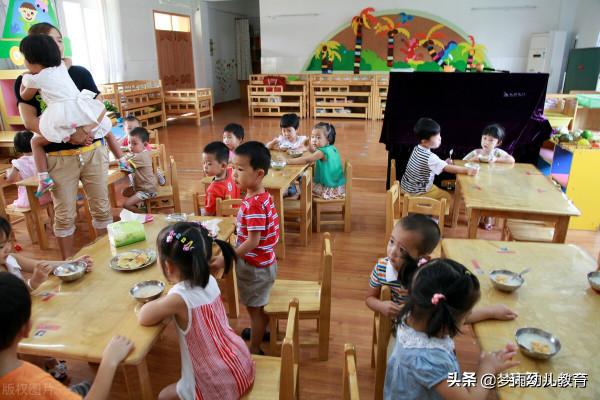 寶寶剛入園時很開心,一週後哭鬧不願意去幼兒園,給家長出妙招 寶寶剛入園時很開心,一週後哭鬧不願意去幼兒園,給家長出妙招