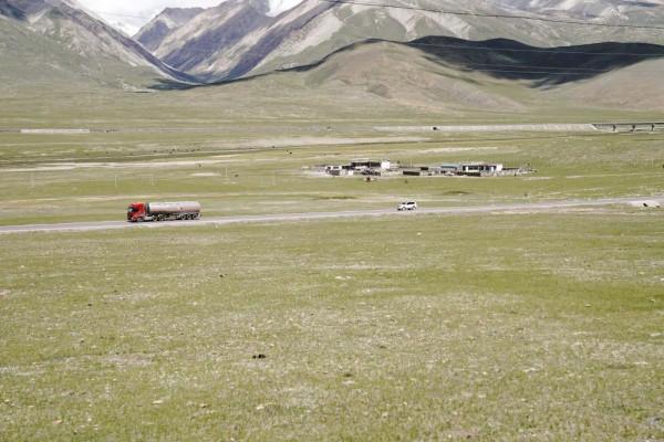 從人背畜馱到一日千里,看西藏交通的歷史性跨越 從人背畜馱到一日千里,看西藏交通的歷史性跨越