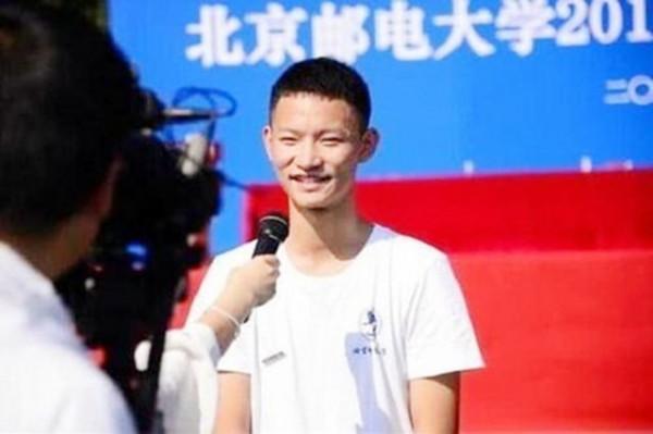 王恆傑：高考後跪地謝母，放棄985名校