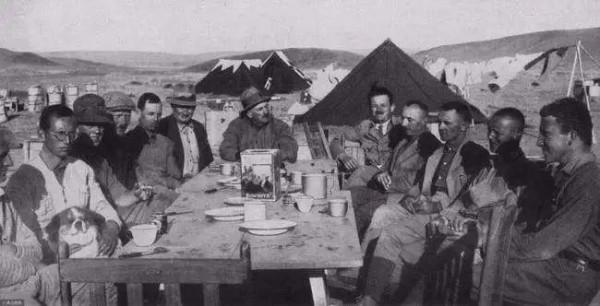 英國探險家挑戰生命禁區，徒步從新疆走到西藏，終成西域探險之父