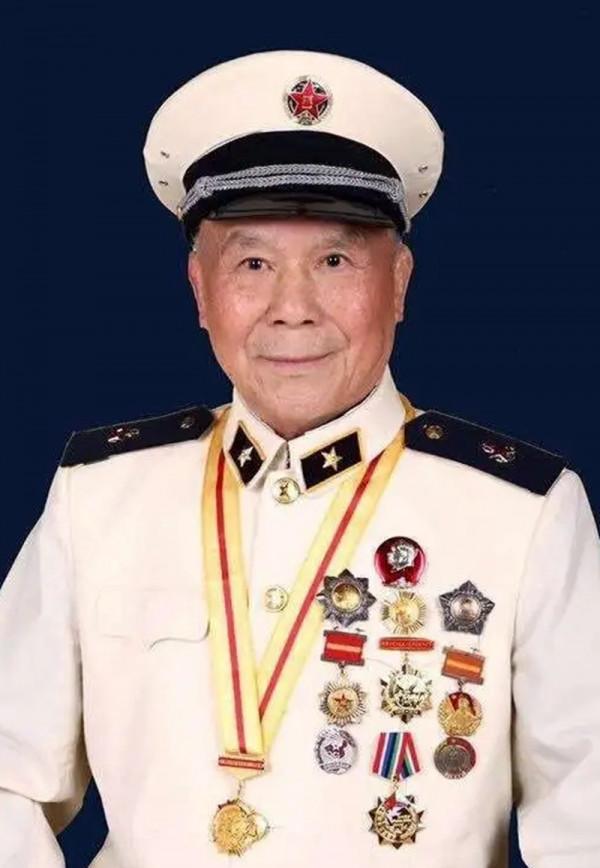 九一三事件發生後，海軍功臣晉升為副司令，後來被冤枉，受到審查