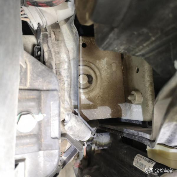 6萬多買輛才開四年的大眾寶來,扒開膠條讓人痛惜,賣家套路深 6萬多買輛才開四年的大眾寶來,扒開膠條讓人痛惜,賣家套路深