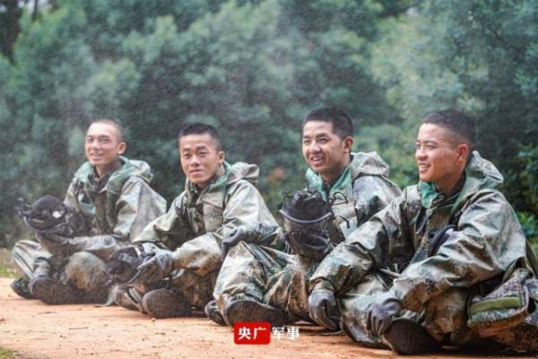 “象鼻人”“降魔神兵”……送你一組防化兵的高畫質寫真