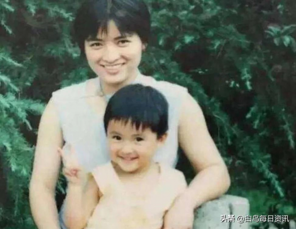 有種基因叫“孩像媽”黃子韜和王祖藍不算啥，看完張傑媽媽我服了