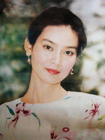 影后潘虹:離婚35年不戀愛,公然喊話思念前夫,她到底在追求什麼 影后潘虹:離婚35年不戀愛,公然喊話思念前夫,她到底在追求什麼