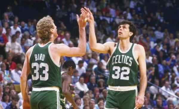 盤點NBA奪冠最多的球隊,兩大豪門遙遙領先,一王朝球隊從未連冠 盤點NBA奪冠最多的球隊,兩大豪門遙遙領先,一王朝球隊從未連冠