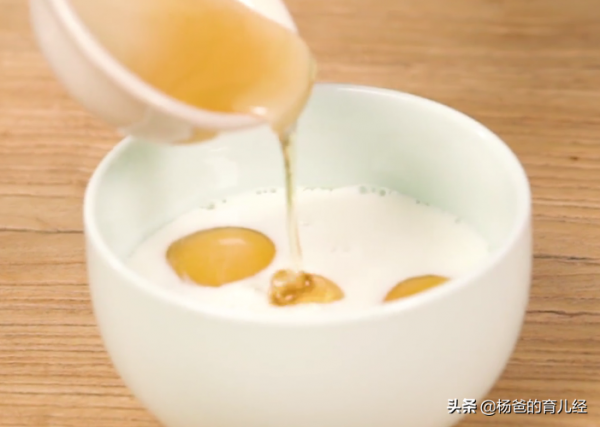 簡單好吃的香煎沙拉吐司，外焦裡嫩，甜香營養，家中孩子特愛吃