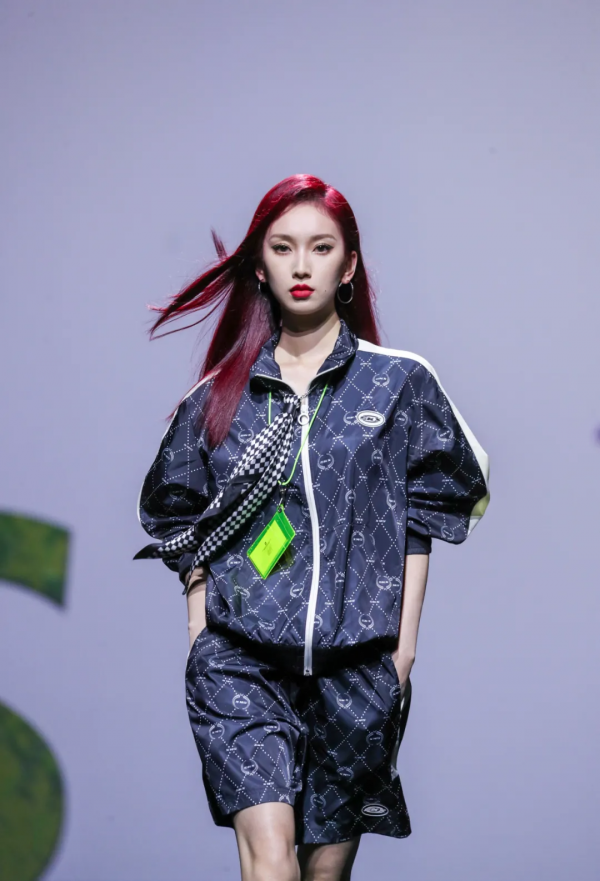 全世界《魷魚遊戲》的粉絲,靠衣服相認了 全世界《魷魚遊戲》的粉絲,靠衣服相認了