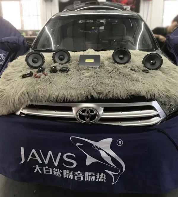 豐田漢蘭達音響改裝摩雷柯蕾602兩分頻,聲音勁道有力 豐田漢蘭達音響改裝摩雷柯蕾602兩分頻,聲音勁道有力