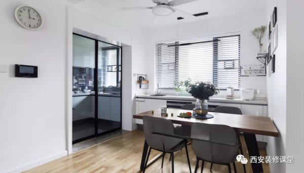 餐廳靠窗戶,當然不能浪費 餐廳靠窗戶,當然不能浪費