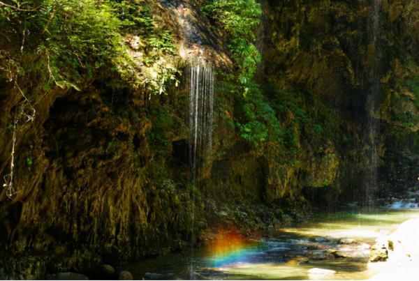除了飛瀑、峽谷，萬盛黑山谷南天門竟藏有這樣的美景
