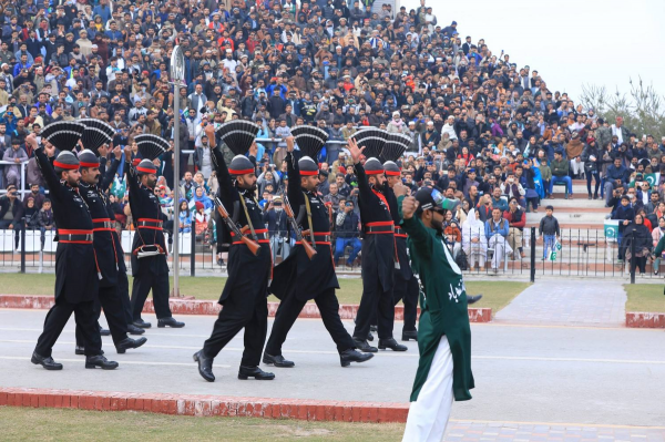 我國一道邊境線,對鄰國不設任何防線,兩國士兵沒事就串門蹭飯 我國一道邊境線,對鄰國不設任何防線,兩國士兵沒事就串門蹭飯