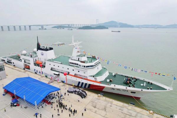 我國首艘萬噸級海事巡邏船服役，美軍專家發現小細節：這可太狠了